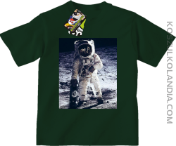 Kosmonauta z deskorolką - koszulka dziecięca butelkowa 
