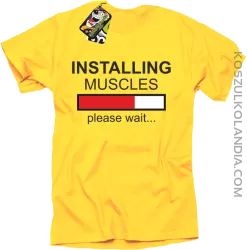 Installing muscles please wait... - Koszulka męska żółty